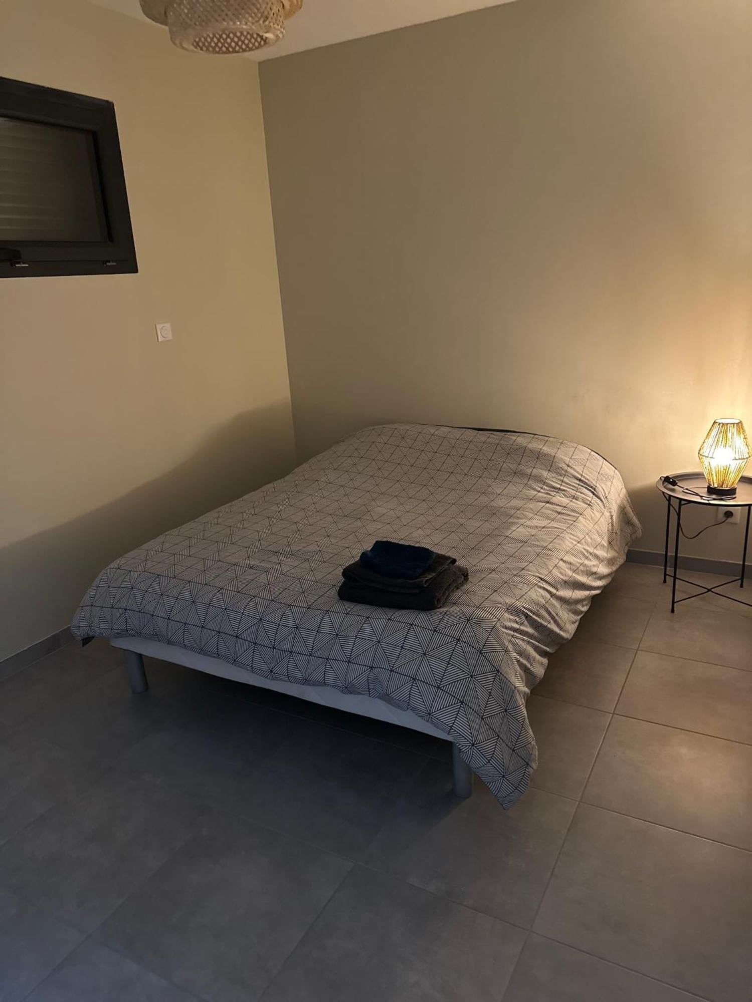 Maison T3 Dans Un Village Calme Saint-Mitre-les-Remparts Bagian luar foto