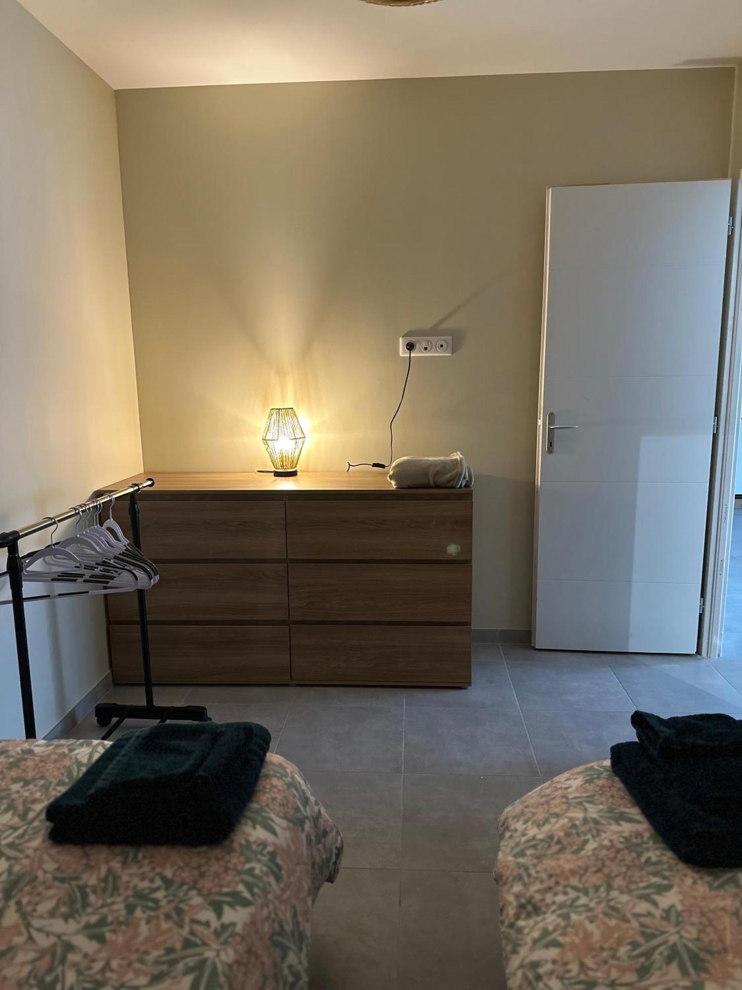 Maison T3 Dans Un Village Calme Saint-Mitre-les-Remparts Bagian luar foto