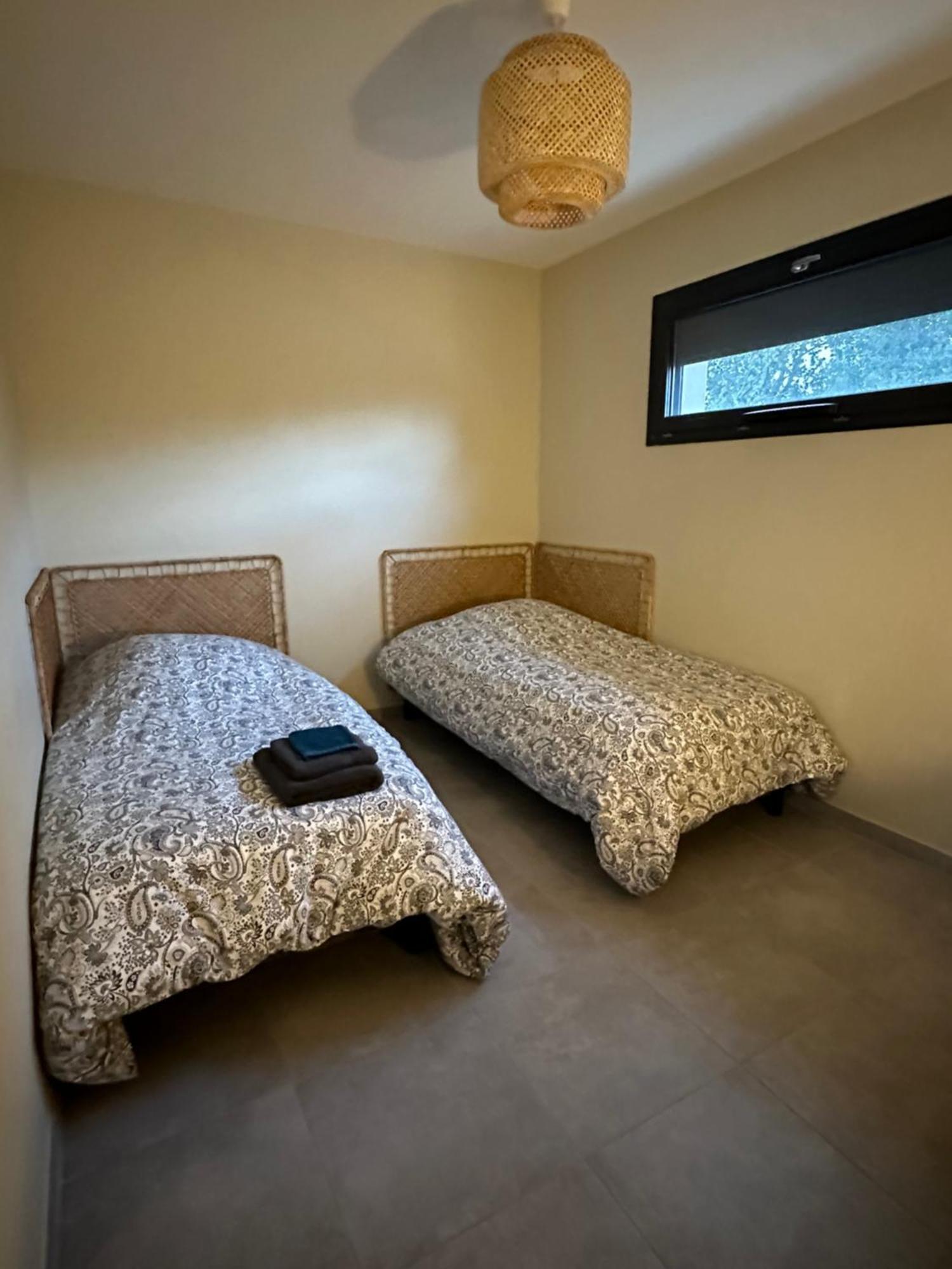 Maison T3 Dans Un Village Calme Saint-Mitre-les-Remparts Bagian luar foto